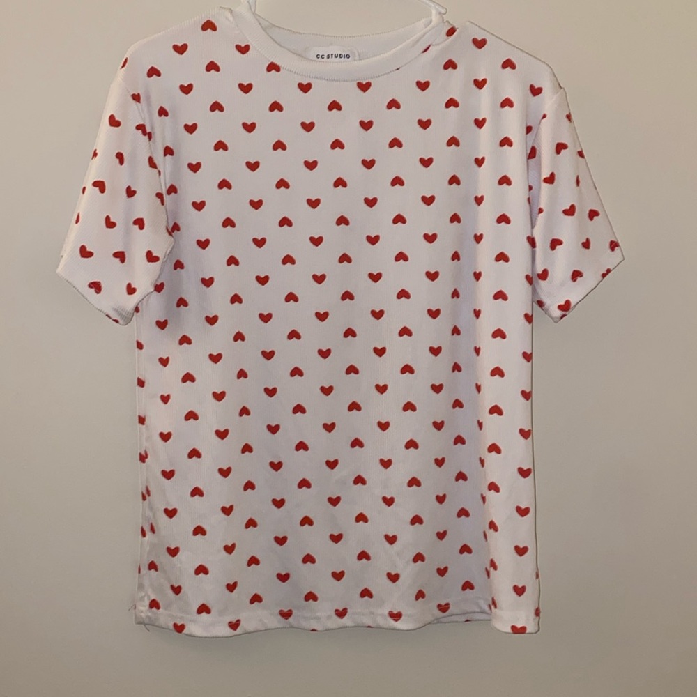 Fun white & Red Heart shirt ❤️